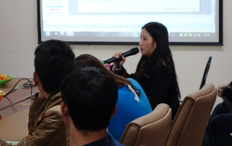 昆明天度網(wǎng)絡(luò)公司從2013年開(kāi)始籌備新媒體營(yíng)銷(xiāo)公益講座和老客戶網(wǎng)絡(luò)營(yíng)銷(xiāo)沙龍，我們邀請(qǐng)了國(guó)內(nèi)網(wǎng)絡(luò)營(yíng)銷(xiāo)和移動(dòng)互聯(lián)網(wǎng)營(yíng)銷(xiāo)專家親臨公司，為保證培訓(xùn)質(zhì)量和溝通效果，我們每次只邀請(qǐng)20-30家老客戶參加（全免費(fèi)），我們將秉承全公益、全免費(fèi)、不推銷(xiāo)任何產(chǎn)品和服務(wù)、只講干貨等原則，為新老客戶創(chuàng)造更多價(jià)值。