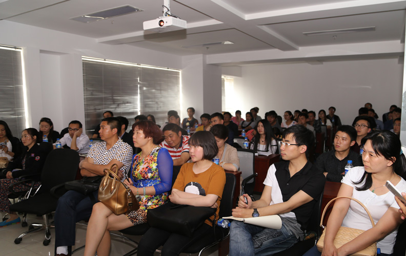 2015年4月18日，云南天度集團(tuán)天貓?zhí)詫氝\(yùn)營沙龍?jiān)谠萍弴H商廈A座18樓舉行，全國知名淘寶運(yùn)營人士現(xiàn)場進(jìn)行了分享和講解，數(shù)十名淘寶及天貓店主參加了本次沙龍，場面異?；鸨B走廊都坐滿了人