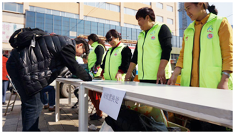 活動(dòng)以&ldquo;做好事做善事做志愿者&rdquo;為主題，倡導(dǎo)節(jié)能減排、低碳出行、綠色出行的生活方式，鼓勵(lì)市民低碳出行。同時(shí)，在云紡的活動(dòng)現(xiàn)場(chǎng)，昆明市青基會(huì)帶來(lái)了&ldquo;一家衣等于愛(ài)&rdquo;衣服回收箱，市民將廢舊的衣服投放到箱內(nèi)，志愿者送上一盆綠色植物或者一本圖書。